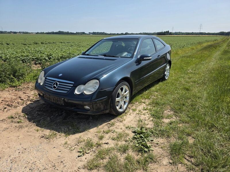 Blau Gebraucht 2002 Mercedes C200 Coupé | 1.500 € (Fairer Preis) - Bild 1/4