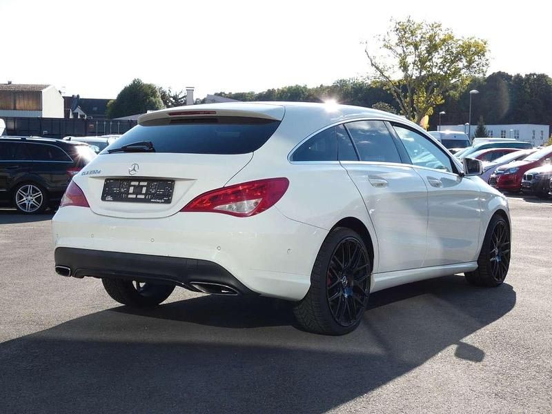 Gebraucht Mercedes CLA220 177 PS (130 kW) 2017 Weiß Limousine