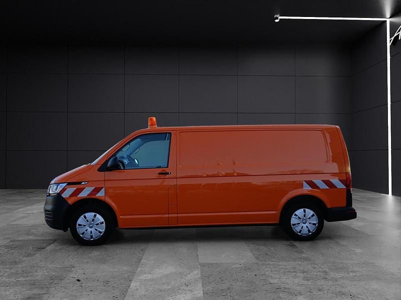 Gebraucht VW T6.1 110 PS (80 kW) 2021 Leuchtorangeleuchtorangepure greycandyweißleuchtorangecandyweiß Van