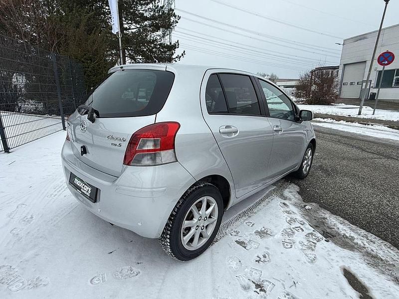 Gebraucht Daihatsu Charade 99 PS (72 kW) 2012 Silber Limousine
