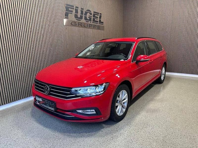 Gebraucht VW Passat 122 PS (89 kW) 2022 Rot Kombi