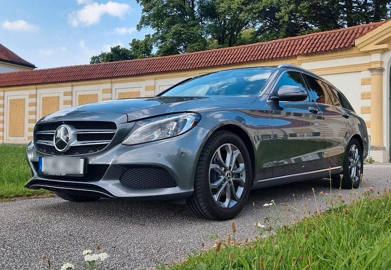 Grau Gebraucht 2018 Mercedes C250 Kombi | 20.900 € (Fairer Preis) - Bild 1/4
