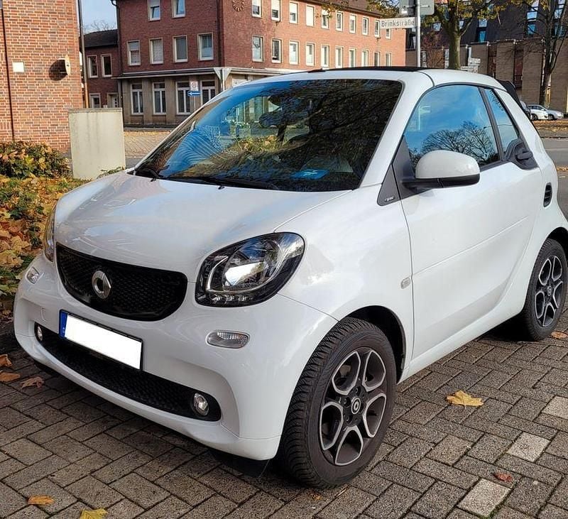 Weiß Gebraucht 2019 Smart ForTwo Cabrio Prime Cabrio | 16.490 € (Guter Preis) - Bild 1/4