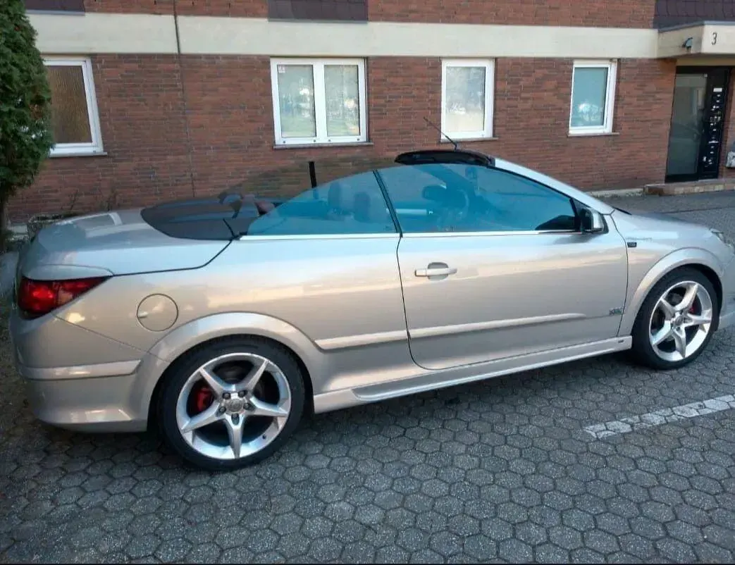 Gebraucht Opel Astra Cabriolet Cosmo 200 PS (147 kW) 2006 Silber Cabrio