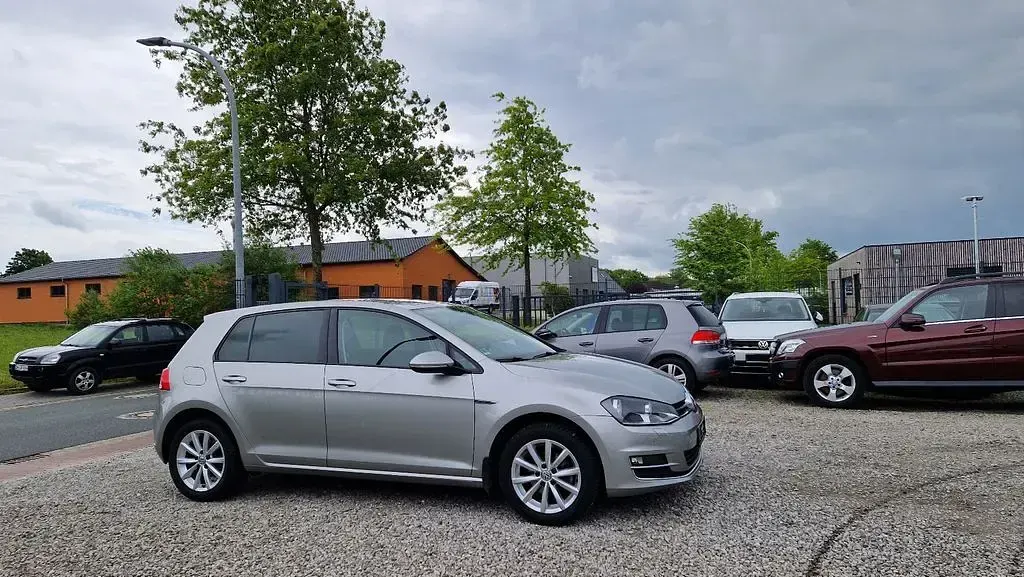 Gebraucht VW Golf VII LOUNGE 86 PS (63 kW) 2016 Silber Limousine