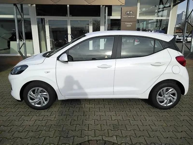 Gebraucht Hyundai i10 Select 67 PS (49 kW) 2022 Weiß Kleinwagen