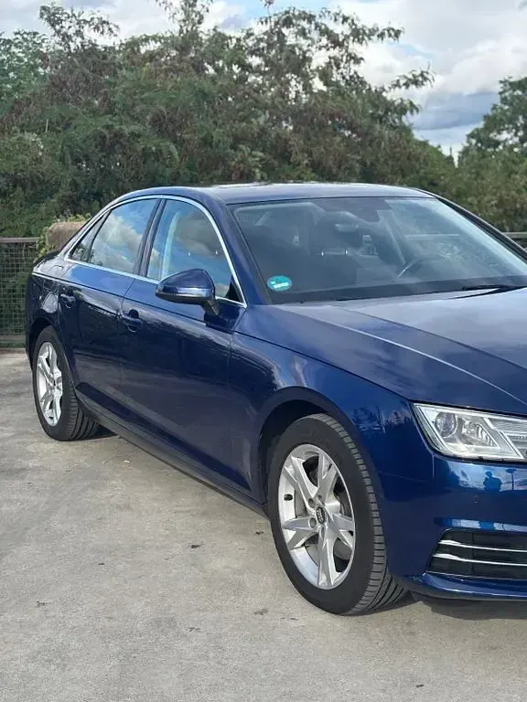Gebraucht Audi A4 Sport 190 PS (139 kW) 2017 Blau Limousine