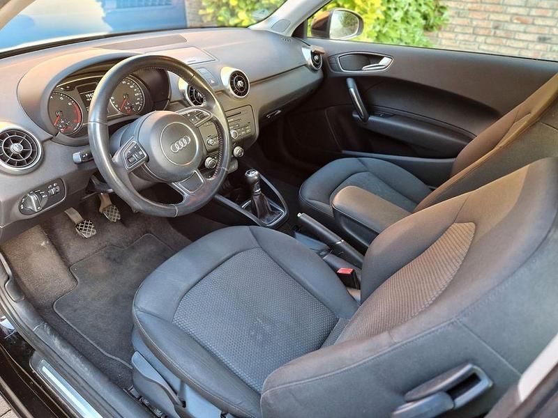 Gebraucht Audi A1 Attraction 86 PS (63 kW) 2011 Schwarz Kleinwagen