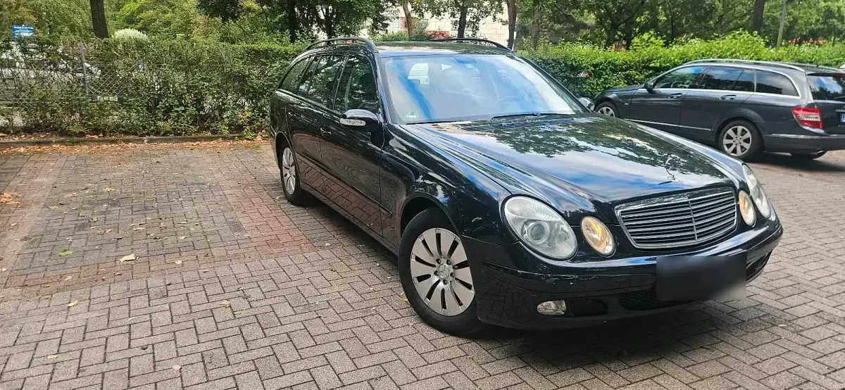 Gebraucht Mercedes E220 150 PS (110 kW) 2004 Schwarz Kombi