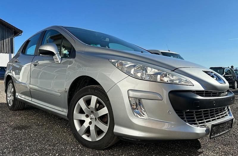 Gebraucht Peugeot 308 Access 120 PS (88 kW) 2010 Silber Limousine