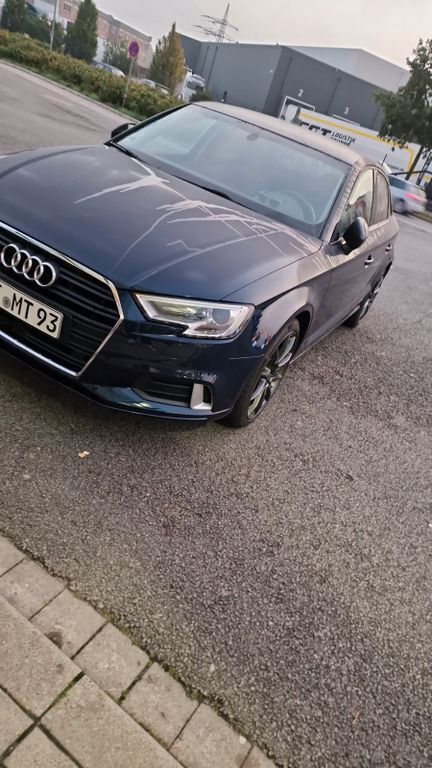 Blau Gebraucht 2018 Audi A3 Sport Limousine | 14.500 € (Fairer Preis) - Bild 1/4