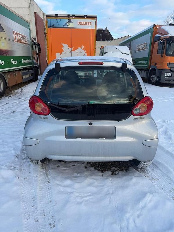 Gebraucht Toyota Aygo 68 PS (50 kW) 2008 Grau Kleinwagen