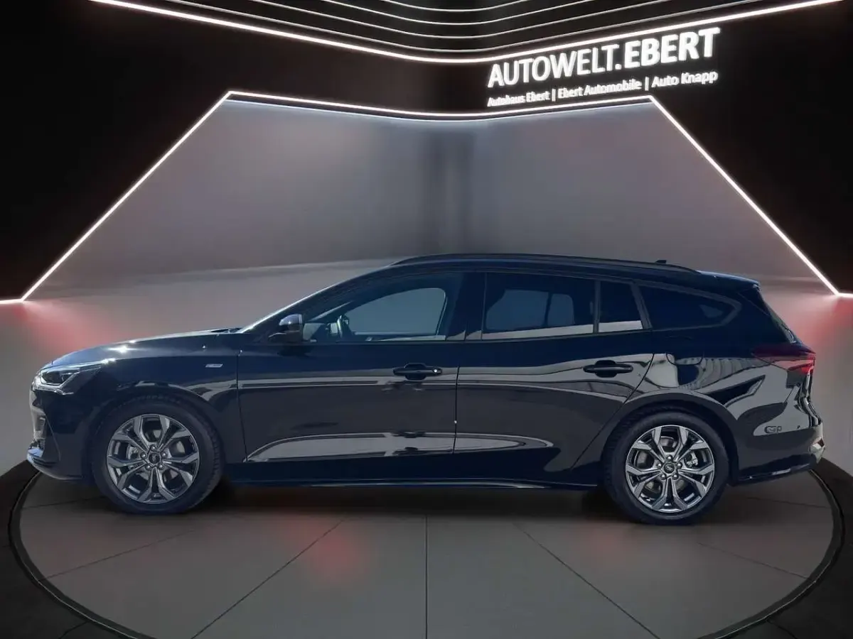 Gebraucht Ford Focus ST-Line X 116 PS (85 kW) 2025 Schwarz Limousine