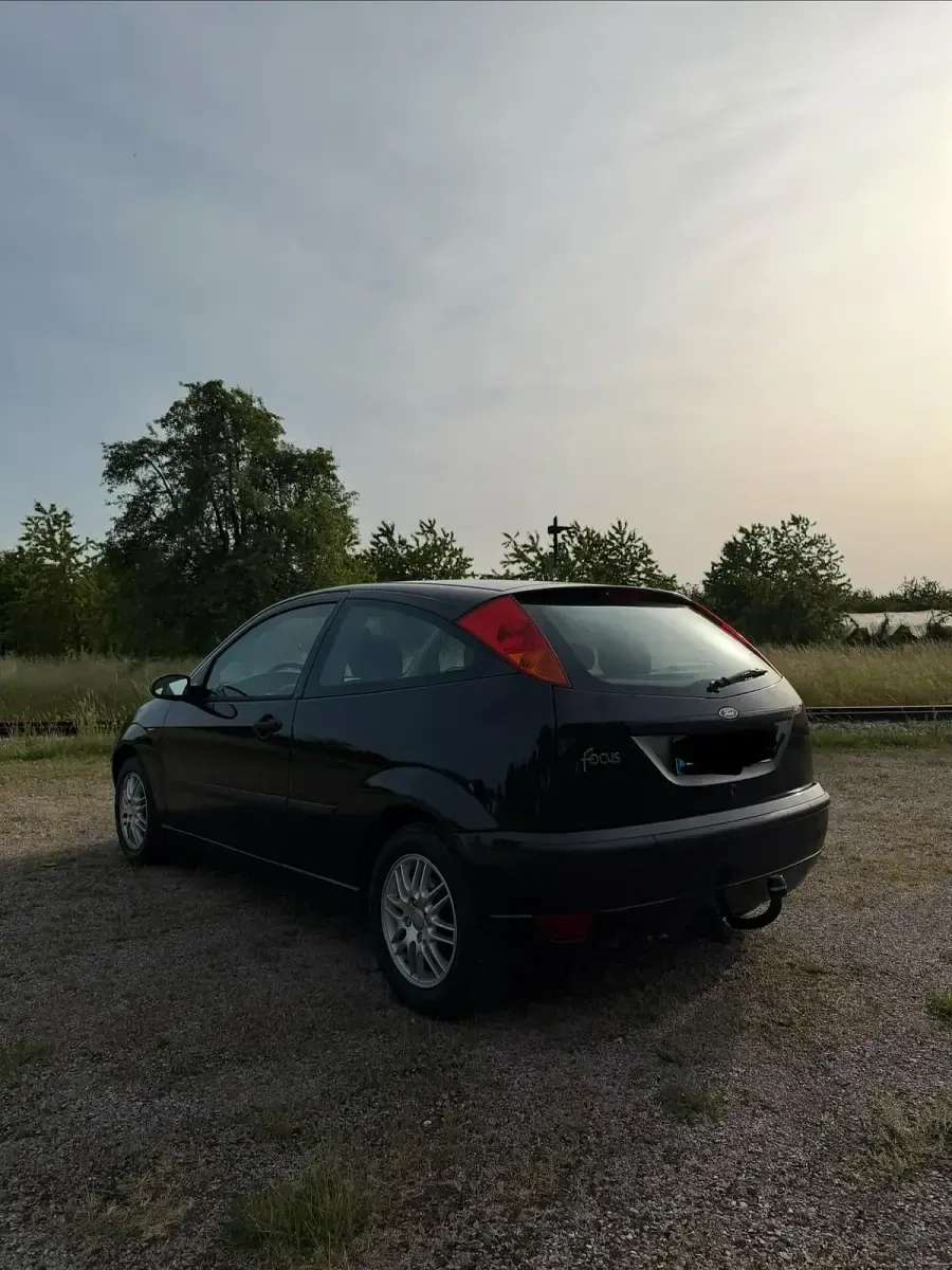 Gebraucht Ford Focus 77 PS (56 kW) 2003 Schwarz Kleinwagen