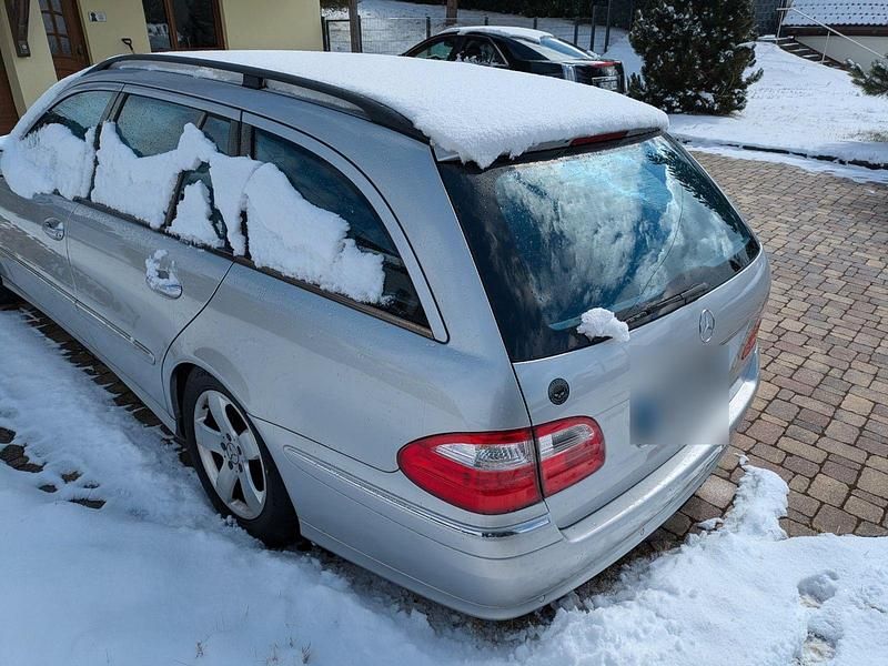 Gebraucht Mercedes E240 177 PS (130 kW) 2005 Silber Kombi