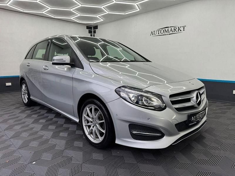 Silber Gebraucht 2015 Mercedes 180 Limousine | 11.990 € (Guter Preis) - Bild 1/4