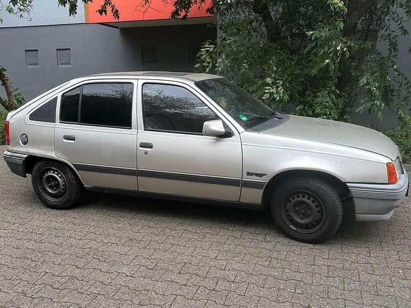 Silber Gebraucht 1991 Opel Kadett Kleinwagen | 1.500 € - Bild 1/4