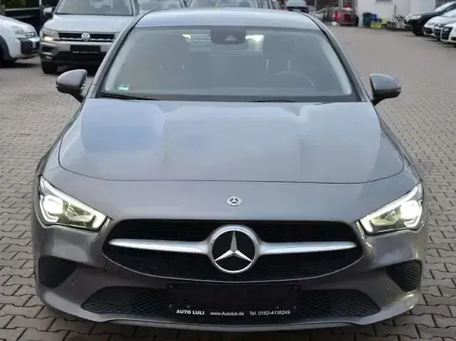 Gebraucht Mercedes CLA180 116 PS (85 kW) 2020 Mountaingrau  met. Coupé