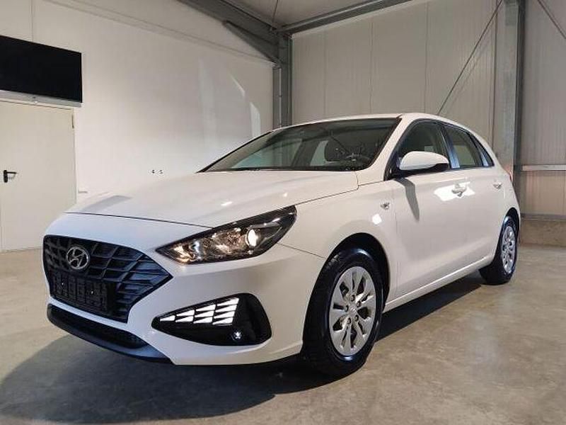 Atlasweiß Gebraucht 2023 Hyundai i30 Edition Limousine | 19.740 € (Fairer Preis) - Bild 1/4