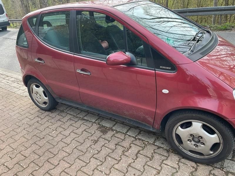 Gebraucht Mercedes A190 125 PS (91 kW) 2000 Rot Kleinwagen