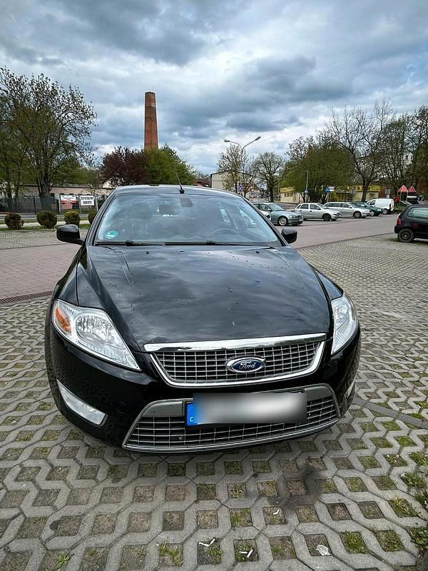 Schwarz Gebraucht 2010 Ford Mondeo Limousine | 3.000 € - Bild 1/4