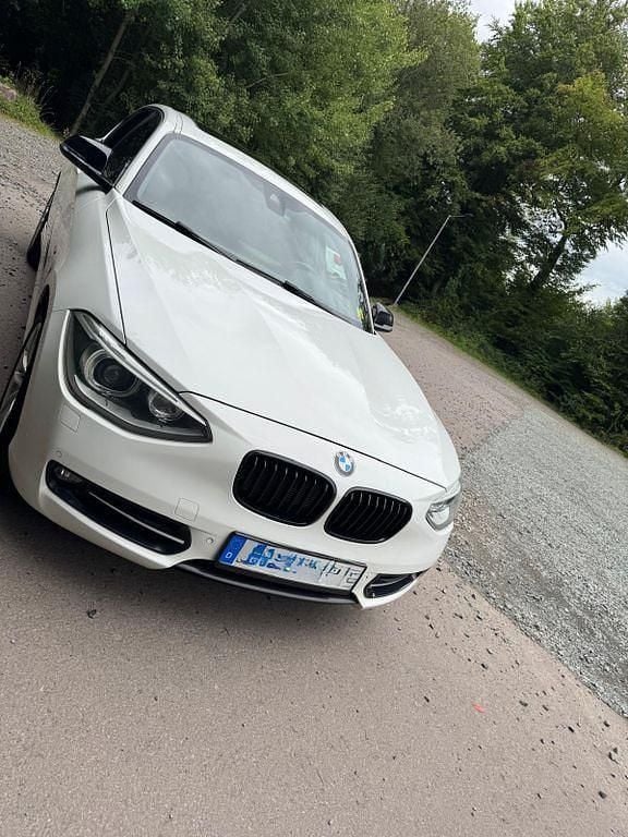 Weiß Gebraucht 2013 BMW 118 Sport Line Kleinwagen | 6.999 € (Guter Preis) - Bild 1/4