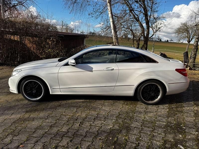 Używany Mercedes E350 Avantgarde 306 KM (225 kW) 2012 Biały Coupe