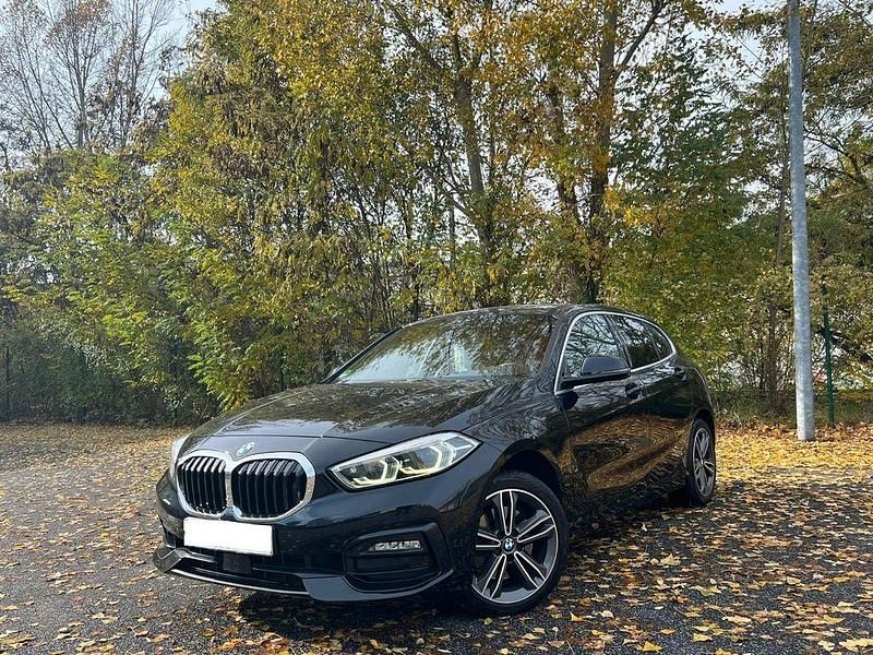 Schwarz Gebraucht 2019 BMW 118 Sport Line Kleinwagen | 19.900 € (Teuer) - Bild 1/4