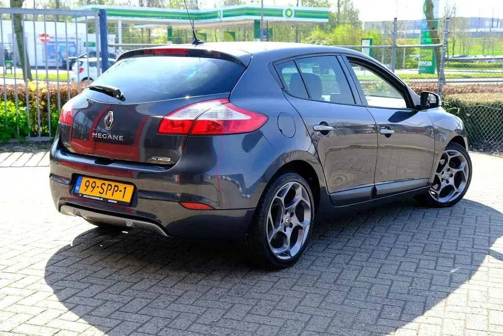 Gebraucht Renault Mégane GT GT 179 PS (131 kW) 2011 Grau Coupé