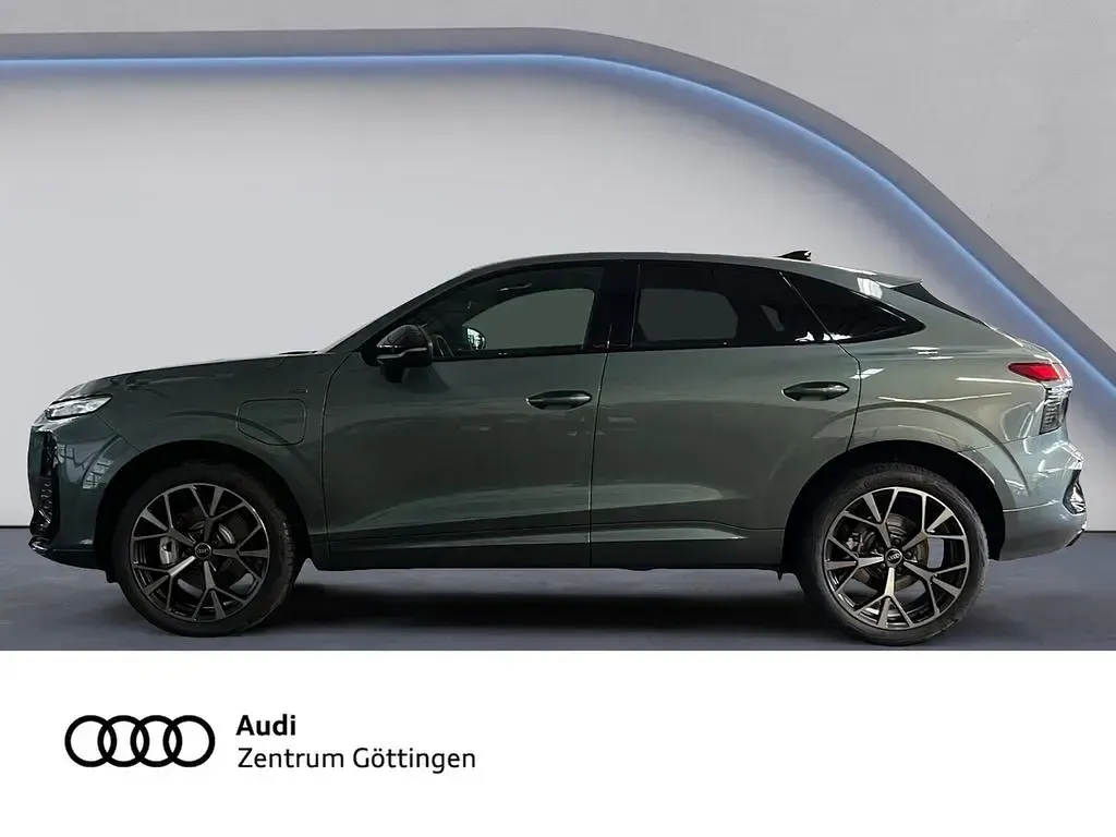 Neu Audi Q3 Sportback Sport 272 PS (200 kW) 2026 Grün SUV