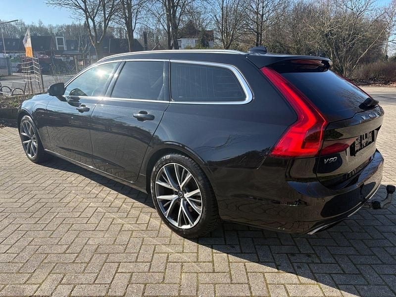Second-hand Volvo V90 Momentum 254 CP (186 kW) 2017 Negru Break