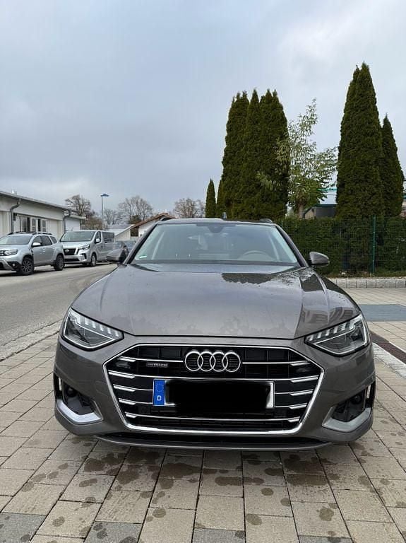 Gebraucht Audi A4 Advanced 204 PS (150 kW) 2021 Grau Kombi