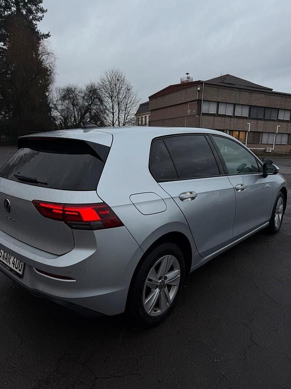 Gebraucht VW Golf 116 PS (85 kW) 2023 Grau Limousine