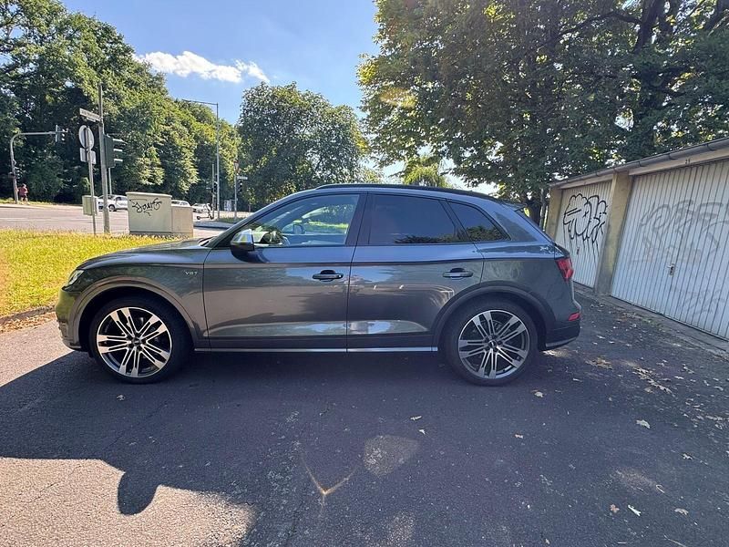 Grau Gebraucht 2018 Audi SQ5 SUV | 37.500 € (Fairer Preis) - Bild 1/4