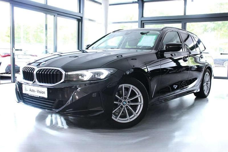 Schwarz Gebraucht 2022 BMW 318 Shadowline Kombi | 23.700 € (Fairer Preis) - Bild 1/3