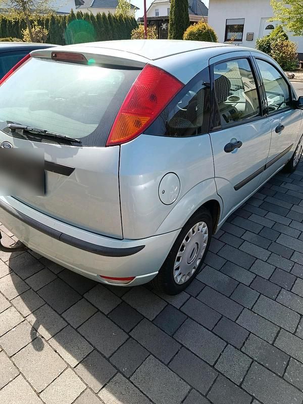 Second-hand Ford Focus 100 CP (73 kW) 2004 Albastru Break