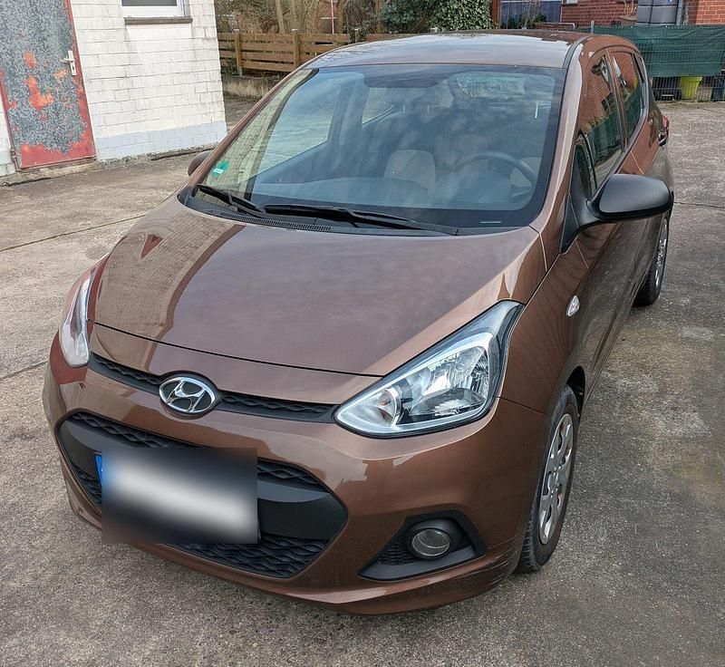 Braun Gebraucht 2014 Hyundai i10 Kleinwagen | 4.900 € (Guter Preis) - Bild 1/4