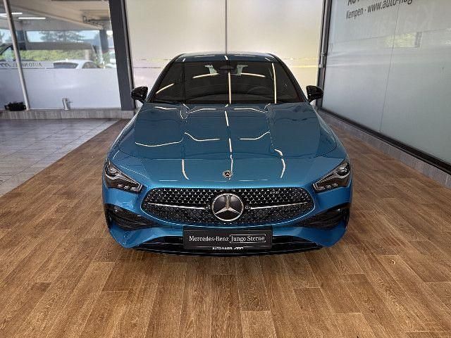 Blau Gebraucht 2024 Mercedes CLA200 Shooting Brake AMG line Kombi | 35.289 € (Fairer Preis) - Bild 1/4