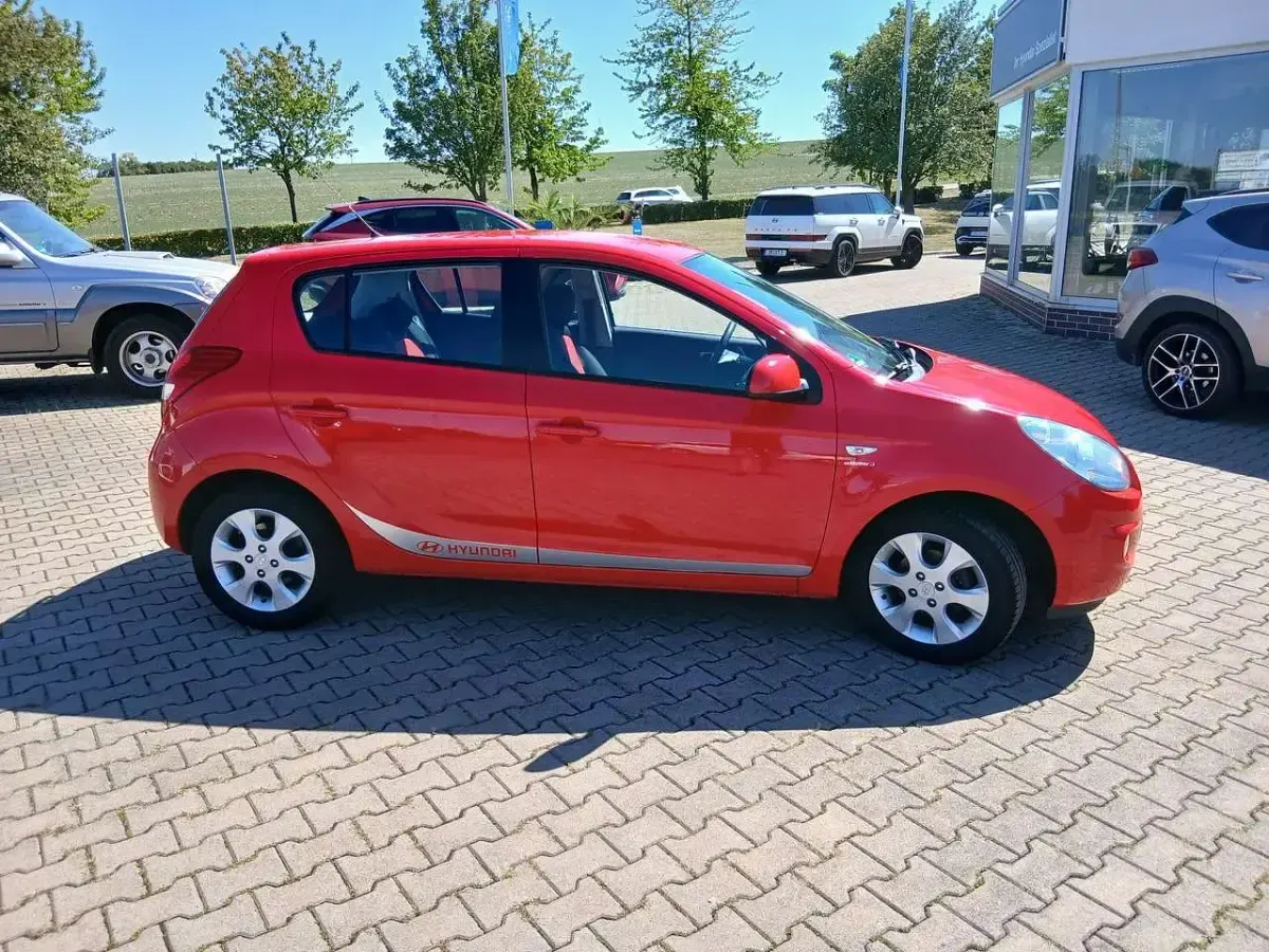 Gebraucht Hyundai i20 Comfort 101 PS (74 kW) 2009 Rot Kleinwagen