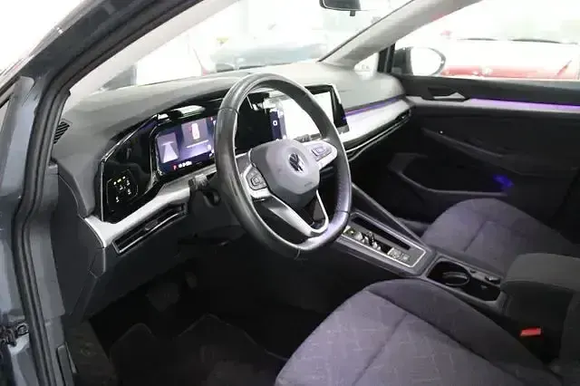 Gebraucht VW Golf VIII Life 116 PS (85 kW) 2022 Uranograu Kombi