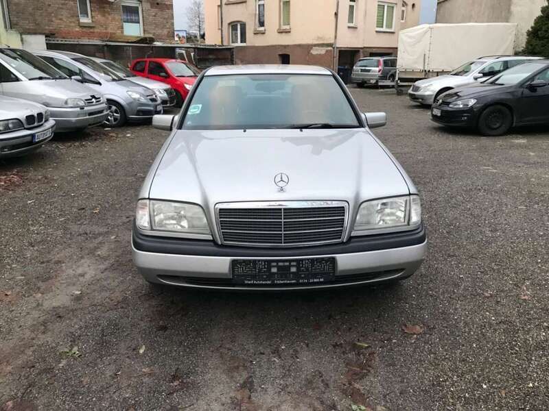 Silber Gebraucht 1995 Mercedes C180 Limousine | 2.995 € - Bild 1/4