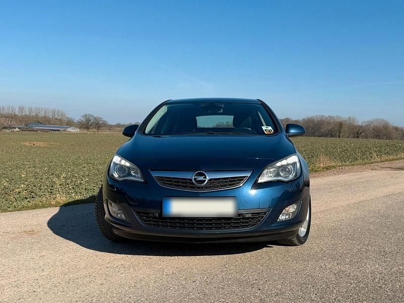 Gebraucht Opel Astra Selection 140 PS (102 kW) 2010 Blau Limousine
