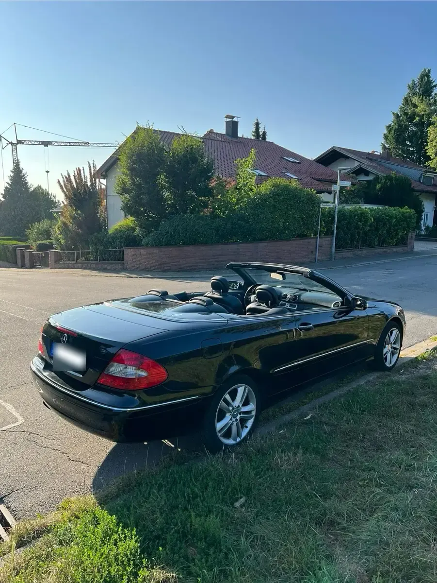 Gebraucht Mercedes CLK200 184 PS (135 kW) 2008 Schwarz Cabrio