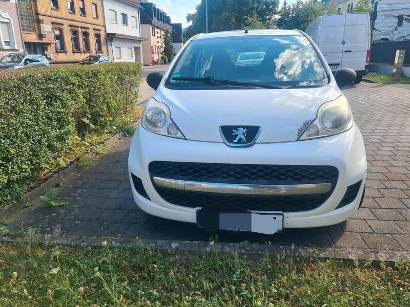 Weiß Gebraucht 2010 Peugeot 107 Kleinwagen | 1.300 € (Guter Preis) - Bild 1/4