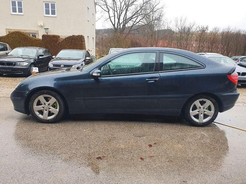 Second-hand Mercedes C200 163 CP (119 kW) 2003 Albastru Coupe