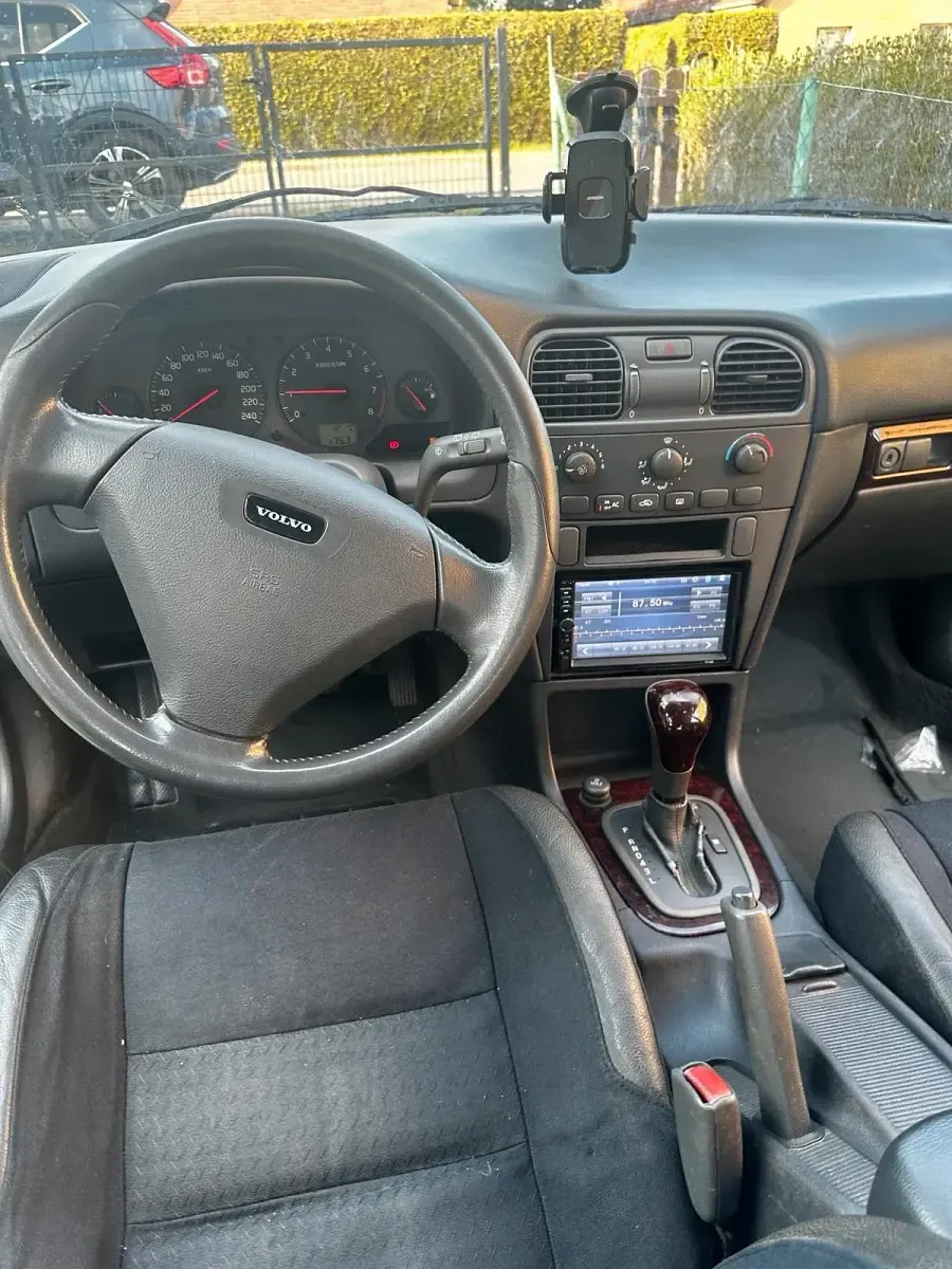 Gebraucht Volvo V40 122 PS (89 kW) 2003 Schwarz Kombi