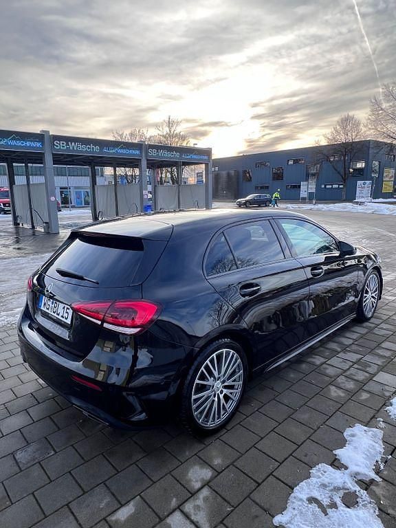 Schwarz Gebraucht 2021 Mercedes A200 AMG line Limousine | 28.500 € (Etwas zu teuer) - Bild 1/4