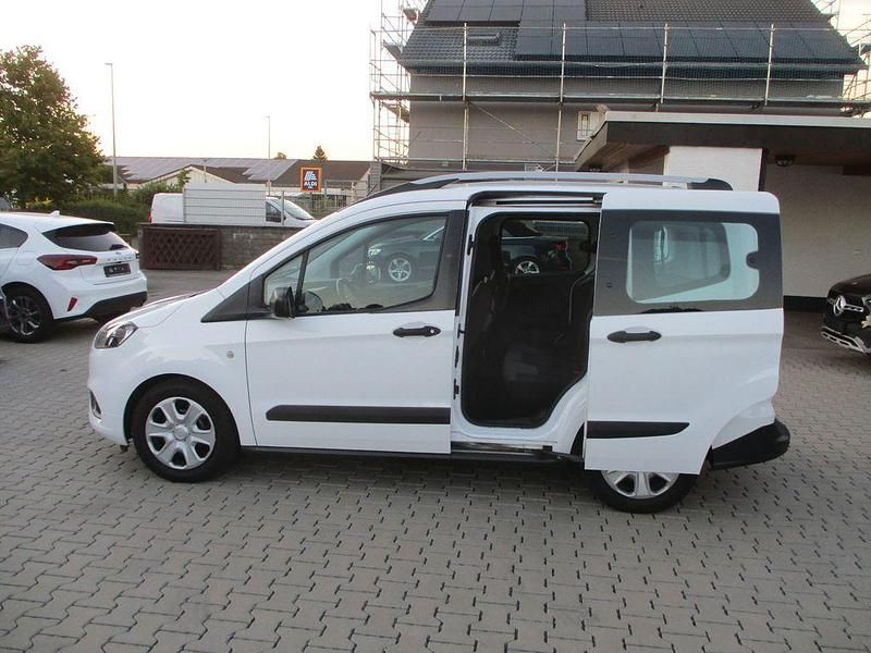 Gebraucht Ford Tourneo Courier 101 PS (74 kW) 2021 Weiß Van / Kleinbus