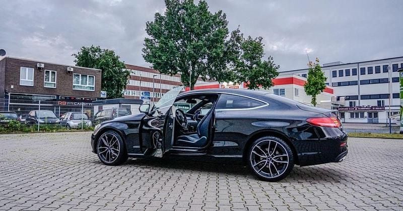 Schwarz Gebraucht 2018 Mercedes C180 Coupé | 20.800 € (Superpreis) - Bild 1/4