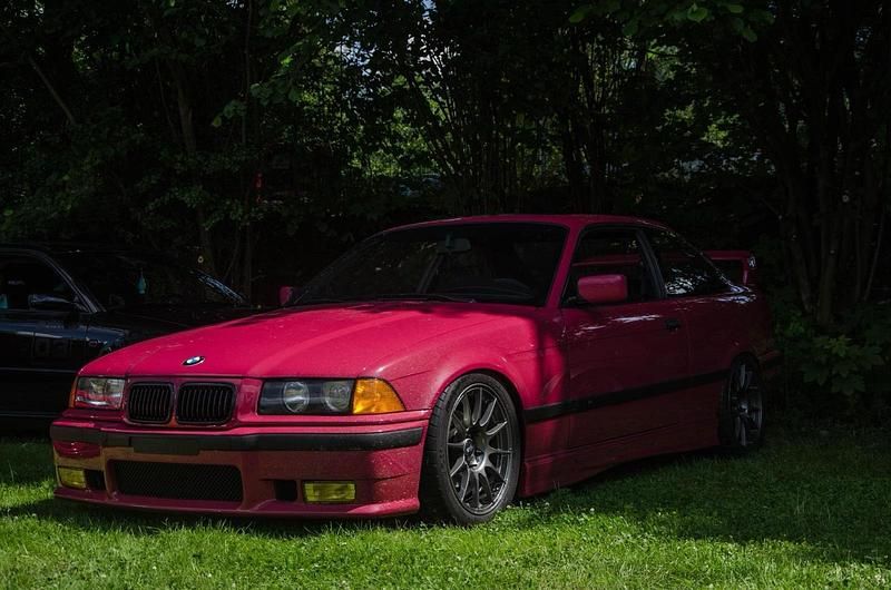 Gebraucht BMW 318 Basis 140 PS (102 kW) 1993 Rot Coupé